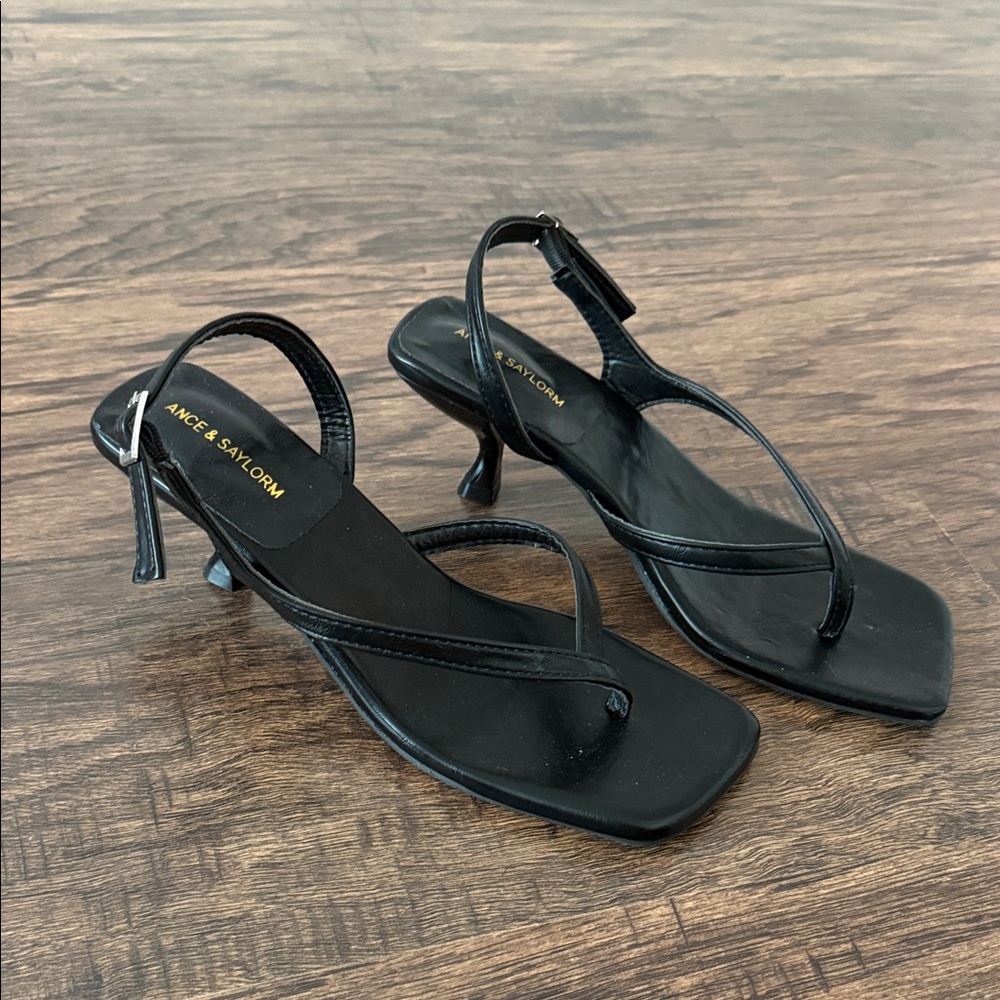 ANCE & SAYLORM Black Slingback Thong Kitten Heel Sandals